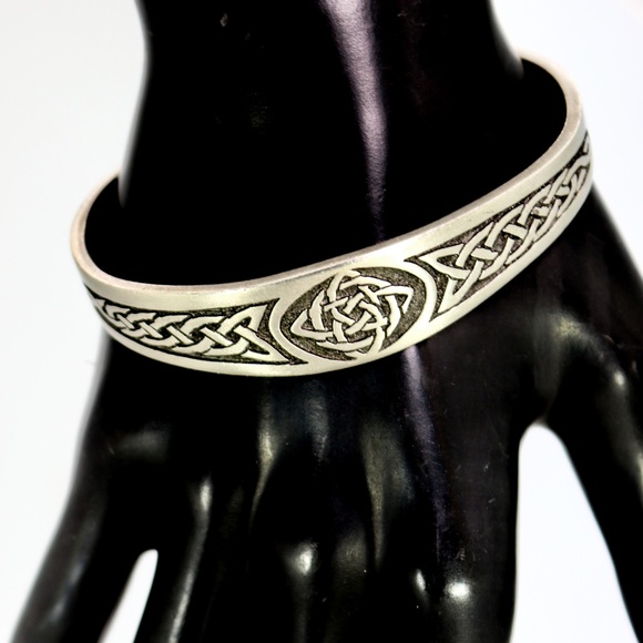 Unisex Pewter Celtic Knot Bracelet - Picture 2 of 6
